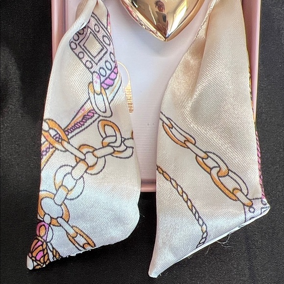 Serefina | Gold Heart Scarf Bag Charm ✨ - Picture 4 of 10